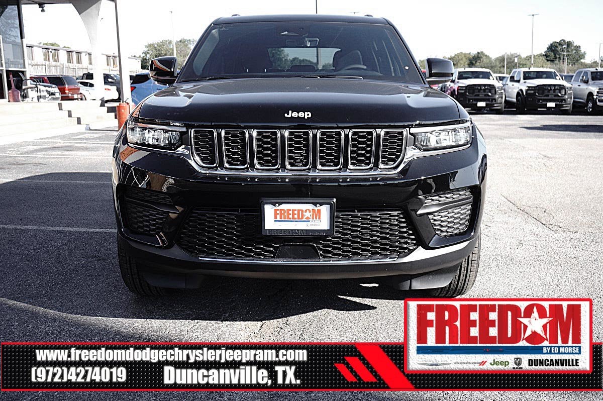 2027 Jeep Grand Cherokee Laredo