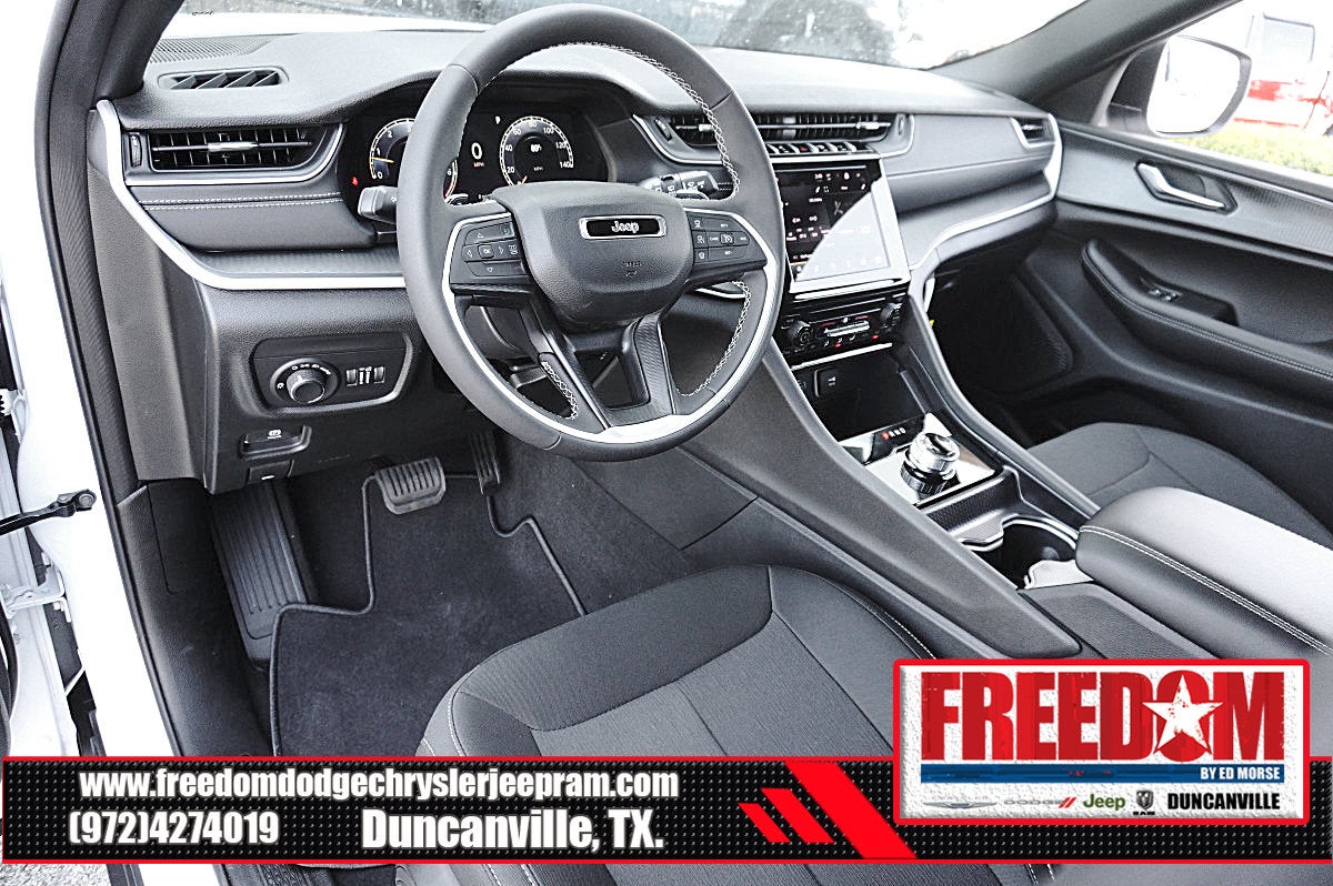 2026 Jeep Grand Cherokee Laredo