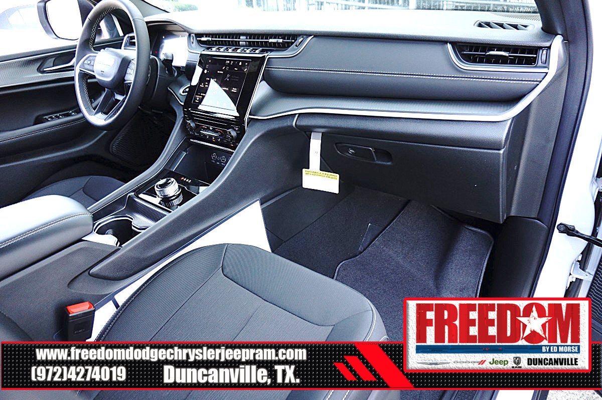 2026 Jeep Grand Cherokee Laredo