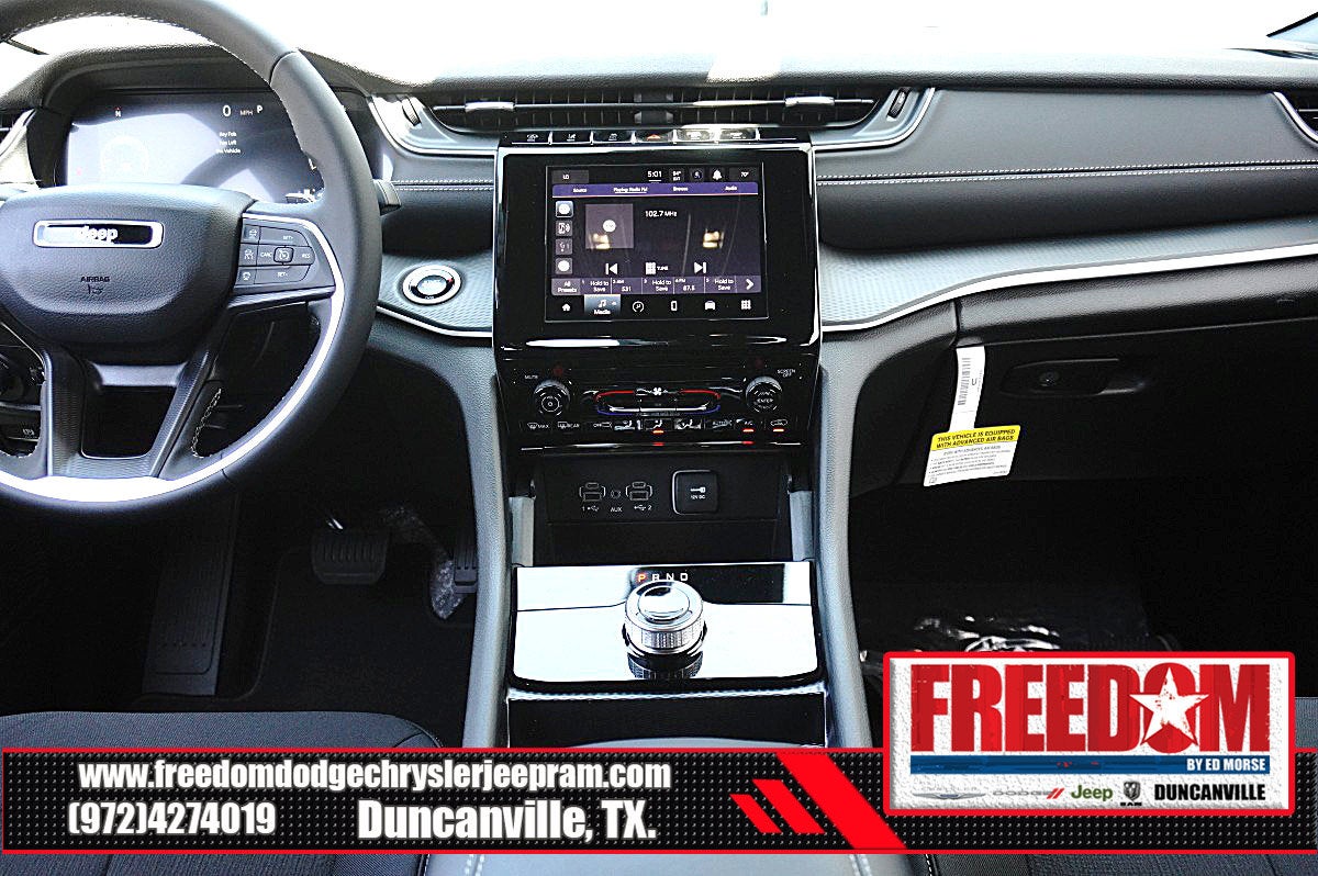 2026 Jeep Grand Cherokee Laredo