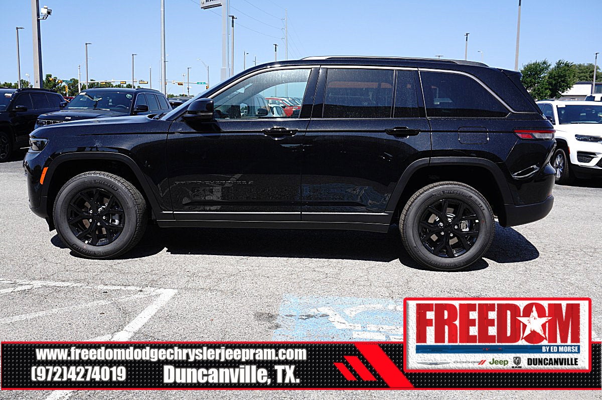 2026 Jeep Grand Cherokee Laredo Altitude