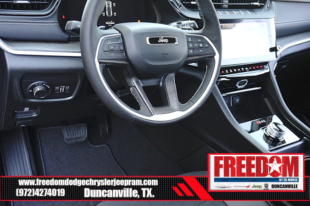 2026 Jeep Grand Cherokee Laredo Altitude