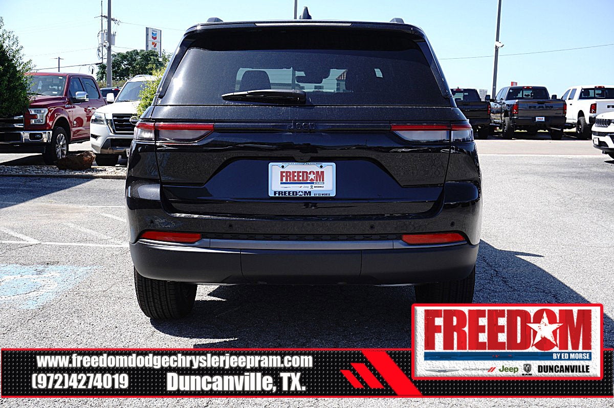 2026 Jeep Grand Cherokee Laredo Altitude