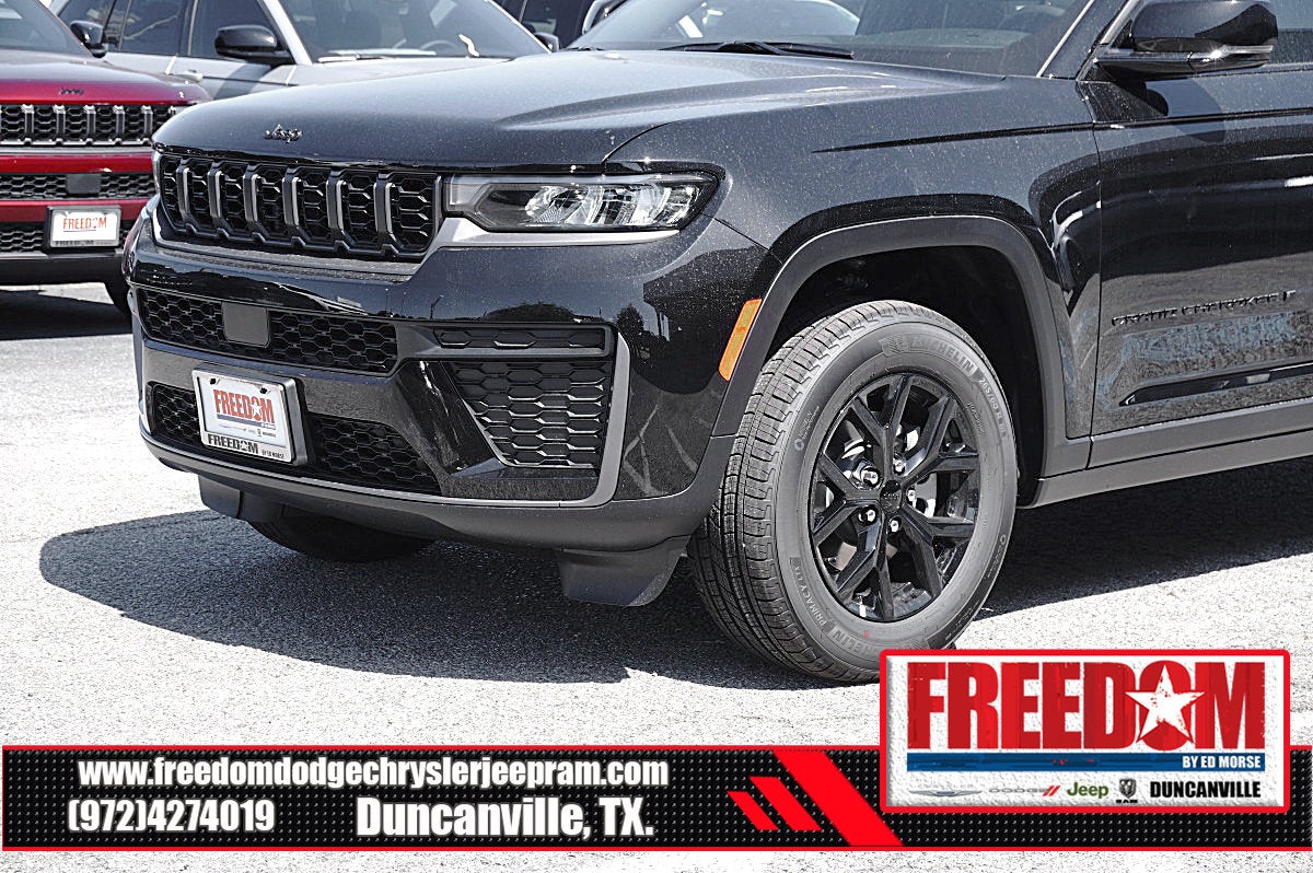 2026 Jeep Grand Cherokee Laredo Altitude