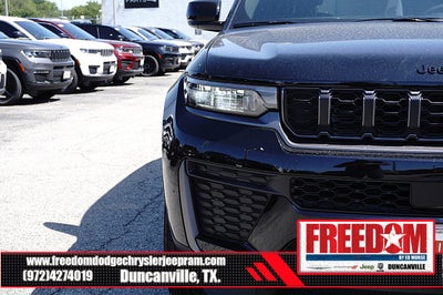 2026 Jeep Grand Cherokee Laredo Altitude