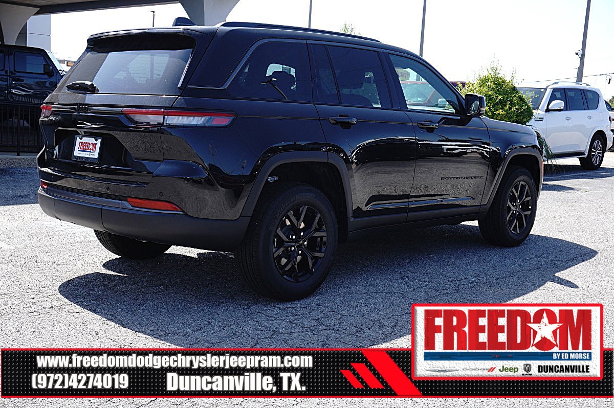 2026 Jeep Grand Cherokee Laredo Altitude