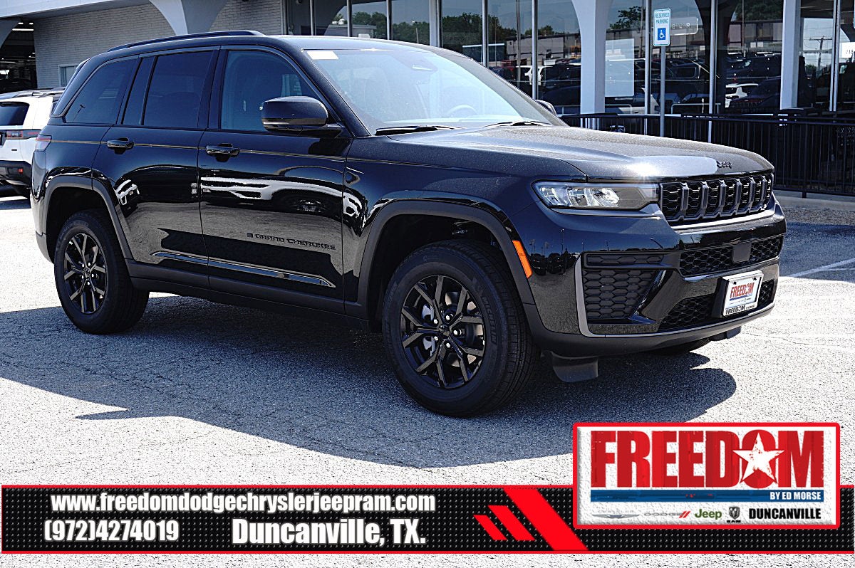 2026 Jeep Grand Cherokee Laredo Altitude