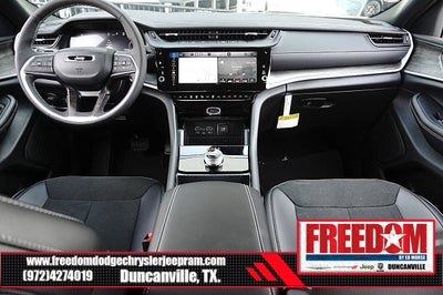 2027 Jeep Grand Cherokee Laredo Altitude
