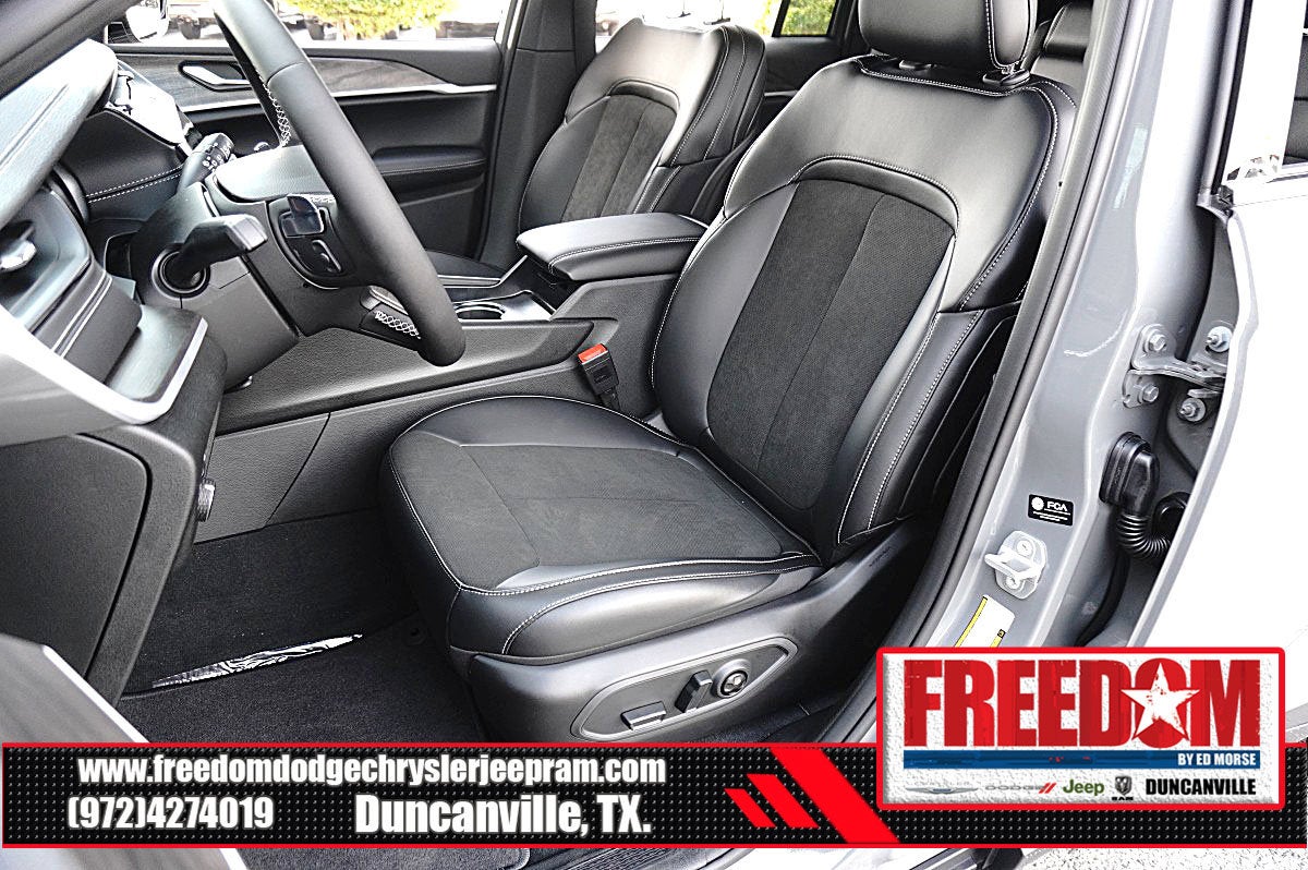 2027 Jeep Grand Cherokee Laredo Altitude