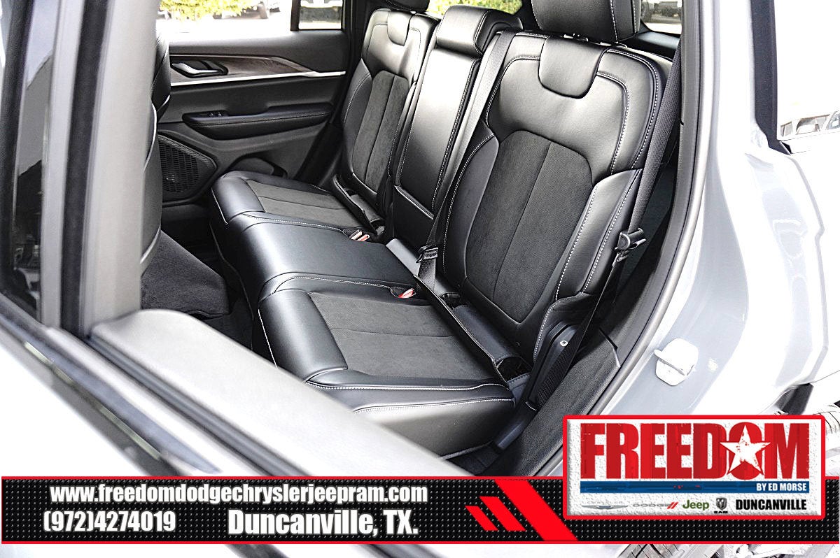 2027 Jeep Grand Cherokee Laredo Altitude