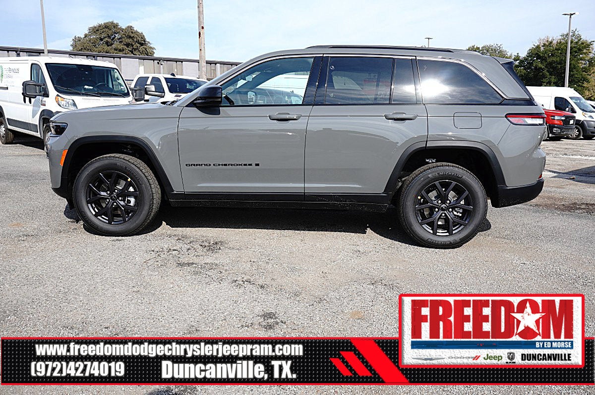 2027 Jeep Grand Cherokee Laredo Altitude