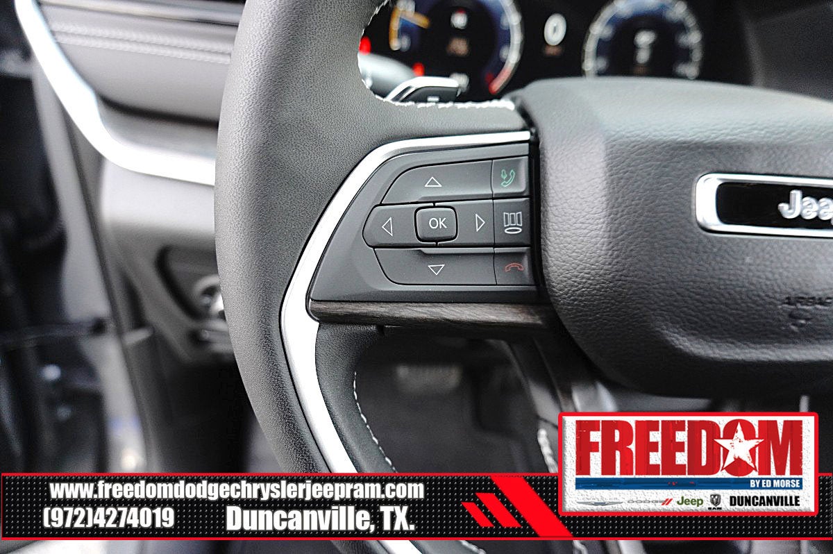 2027 Jeep Grand Cherokee Laredo Altitude