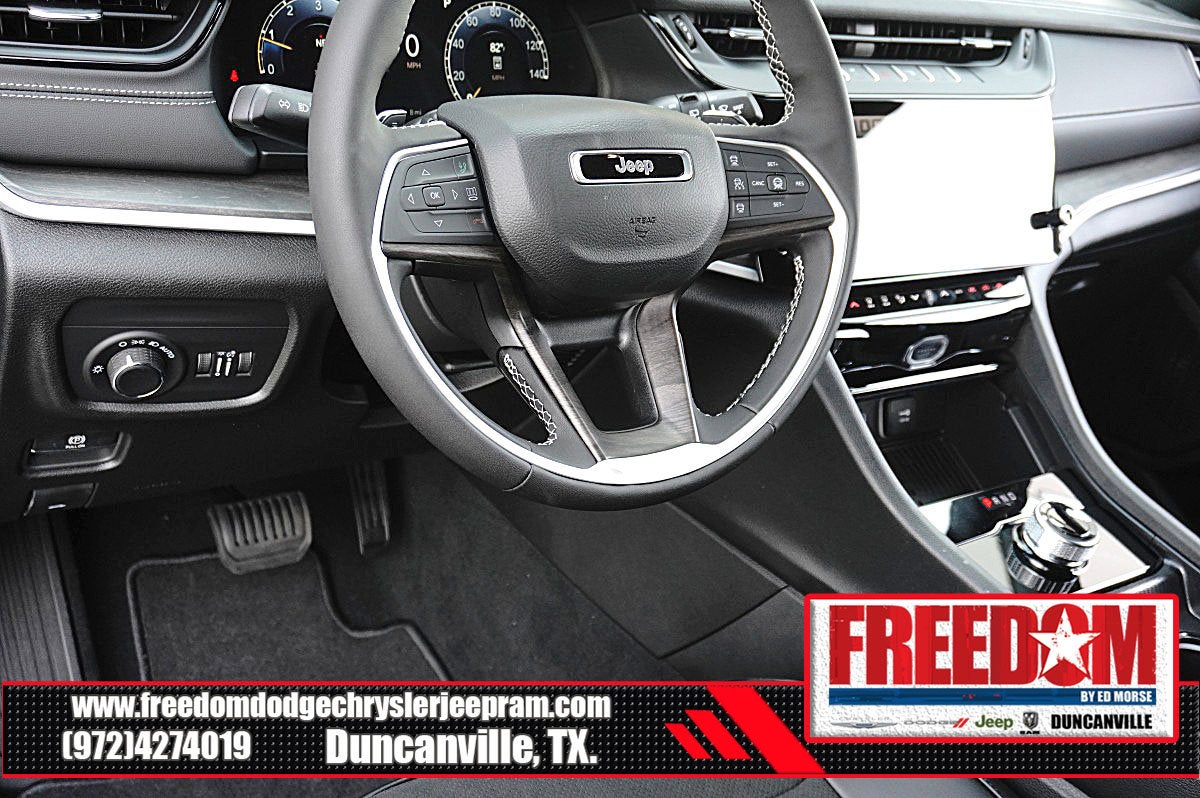 2027 Jeep Grand Cherokee Laredo Altitude