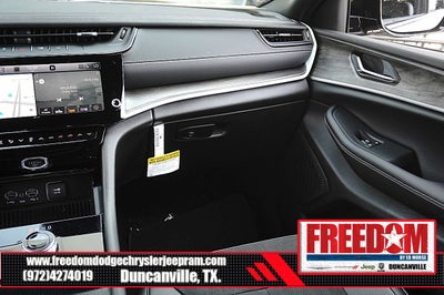 2027 Jeep Grand Cherokee Laredo Altitude