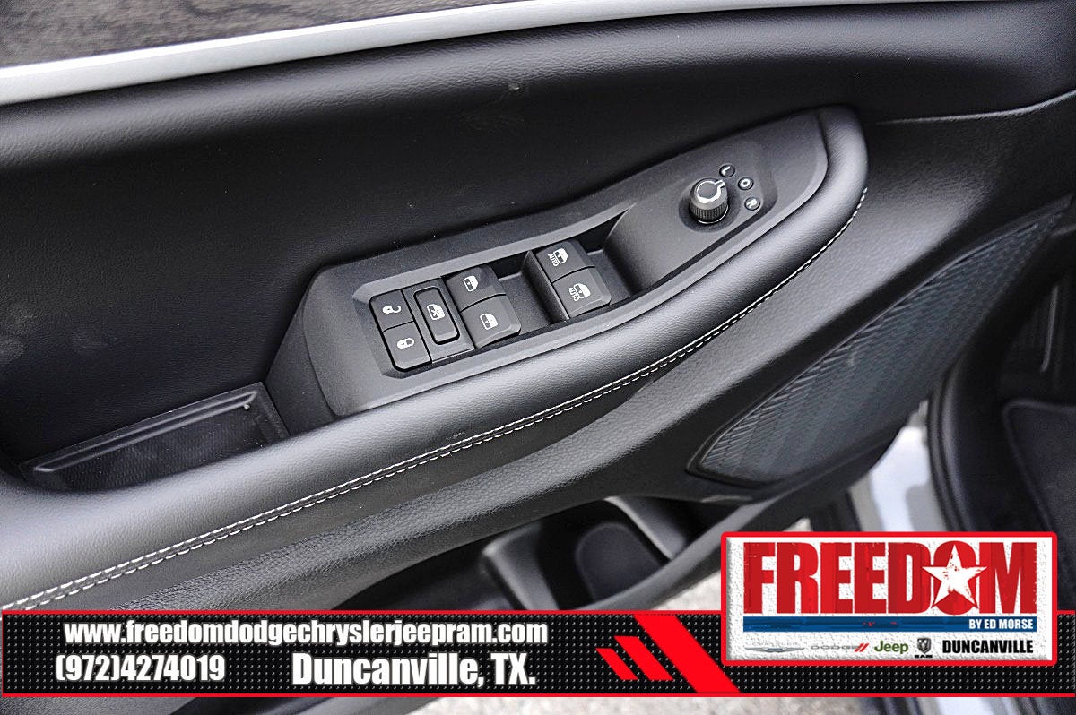 2027 Jeep Grand Cherokee Laredo Altitude
