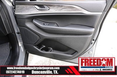 2027 Jeep Grand Cherokee Laredo Altitude