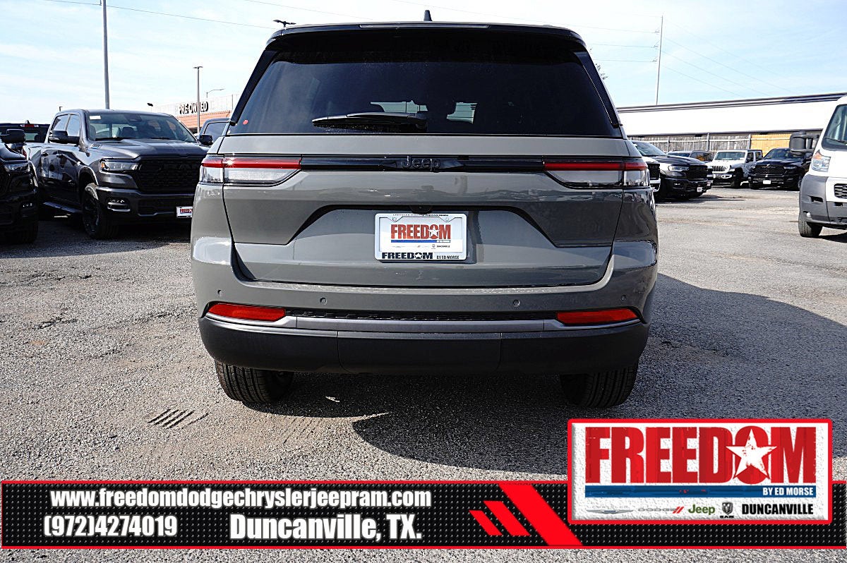 2027 Jeep Grand Cherokee Laredo Altitude