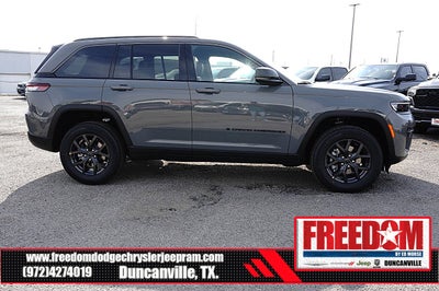 2027 Jeep Grand Cherokee Laredo Altitude