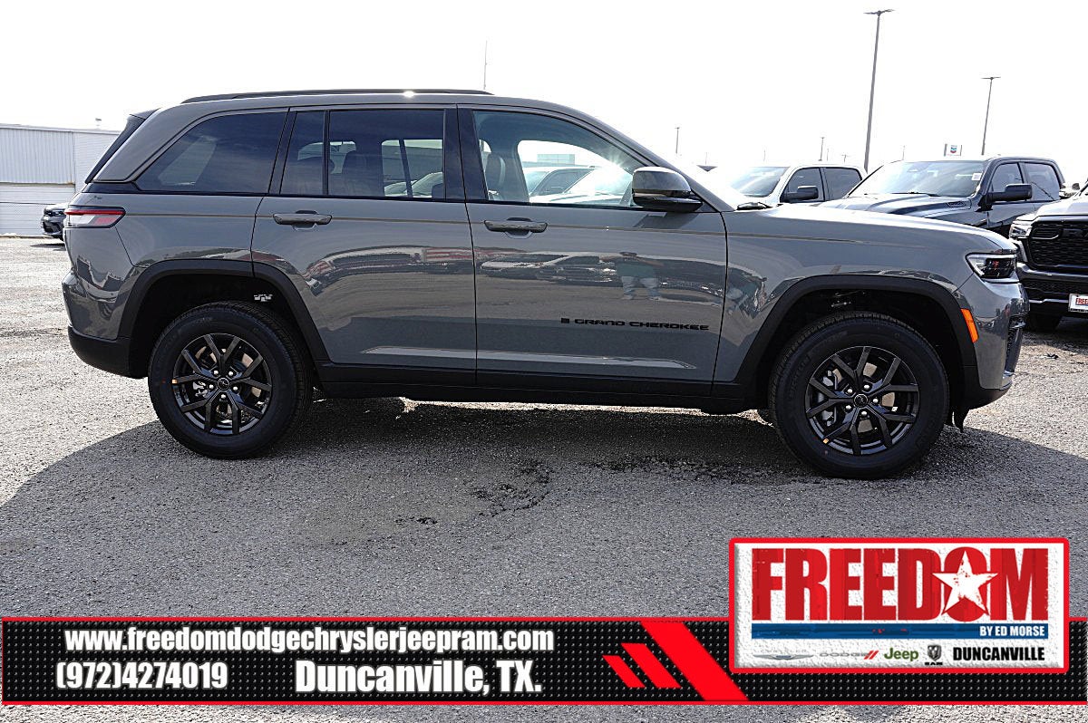2027 Jeep Grand Cherokee Laredo Altitude