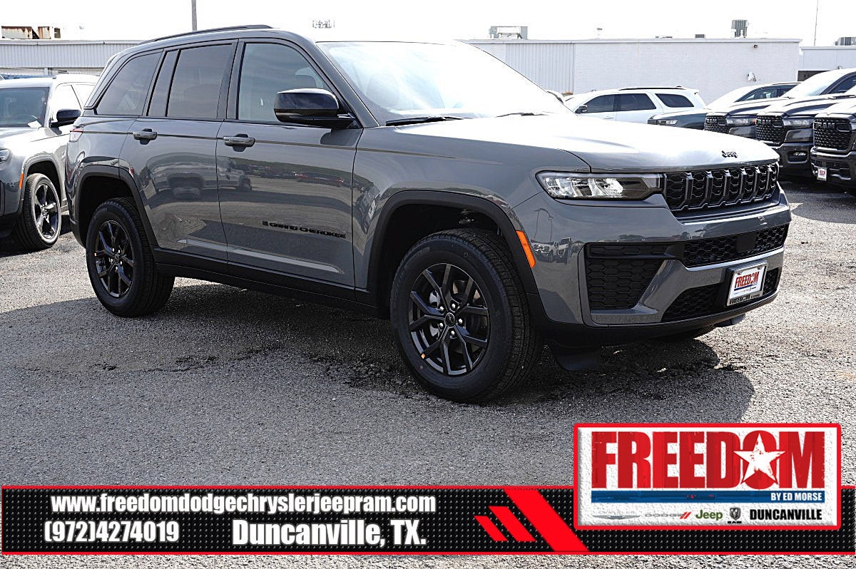 2027 Jeep Grand Cherokee Laredo Altitude