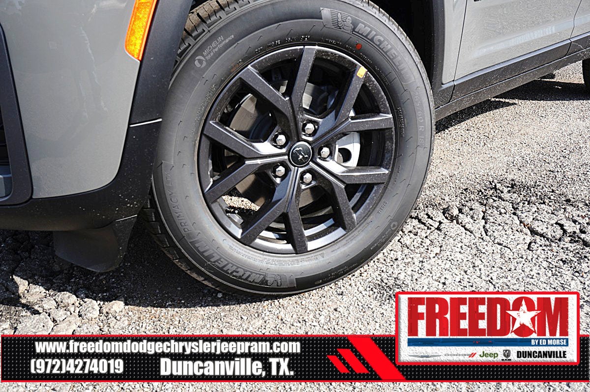 2027 Jeep Grand Cherokee Laredo Altitude