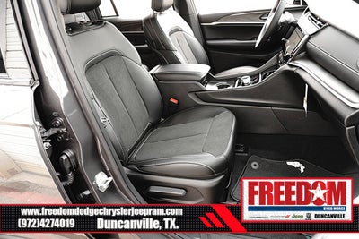 2026 Jeep Grand Cherokee Laredo Altitude