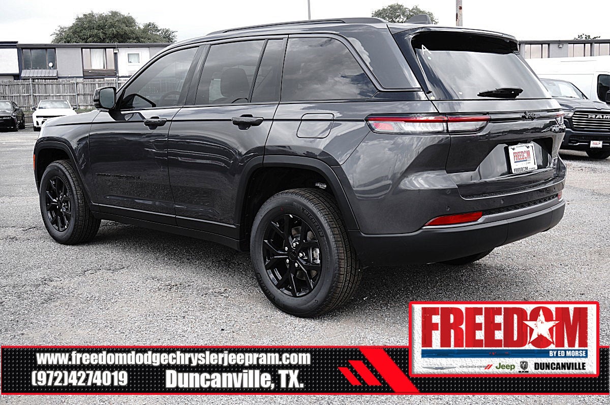 2026 Jeep Grand Cherokee Laredo Altitude