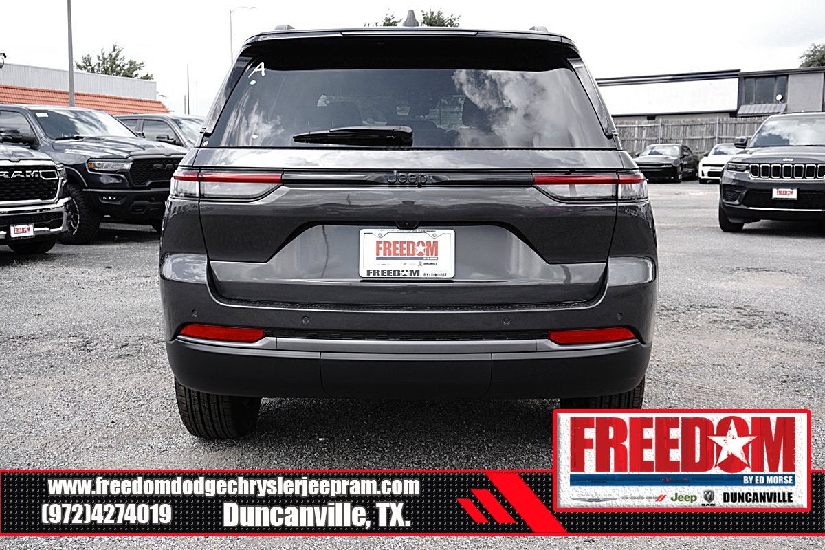 2026 Jeep Grand Cherokee Laredo Altitude