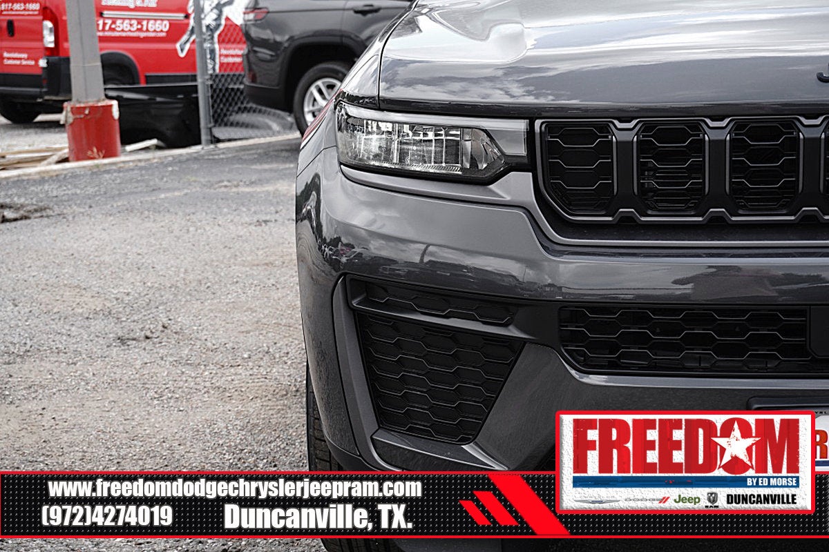 2026 Jeep Grand Cherokee Laredo Altitude