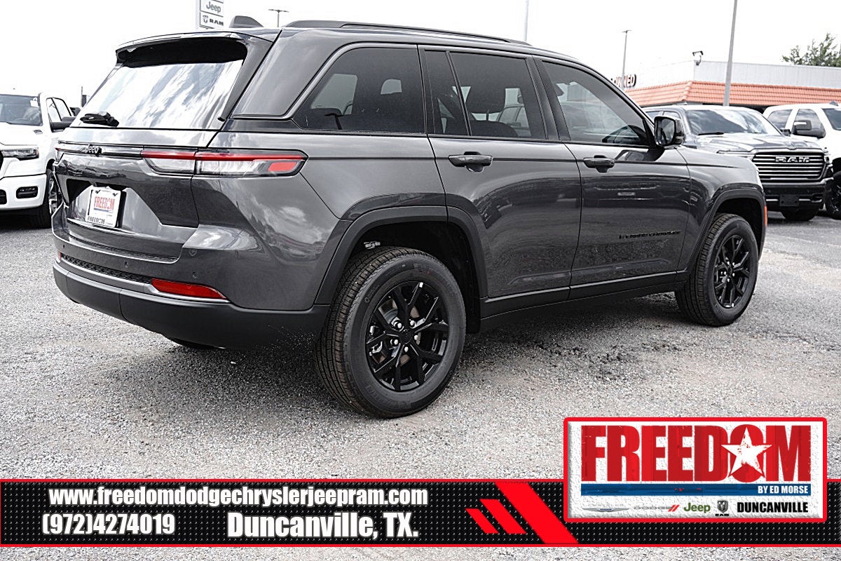 2026 Jeep Grand Cherokee Laredo Altitude