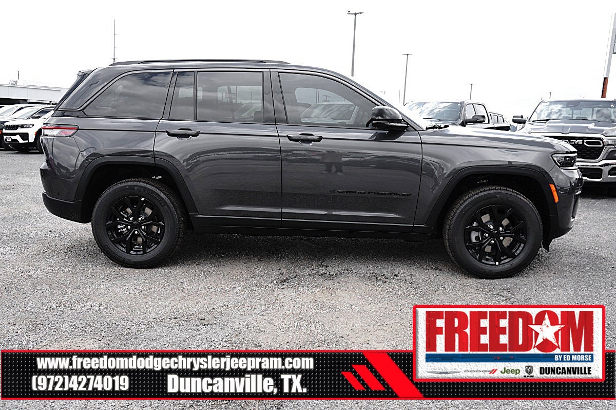 2026 Jeep Grand Cherokee Laredo Altitude