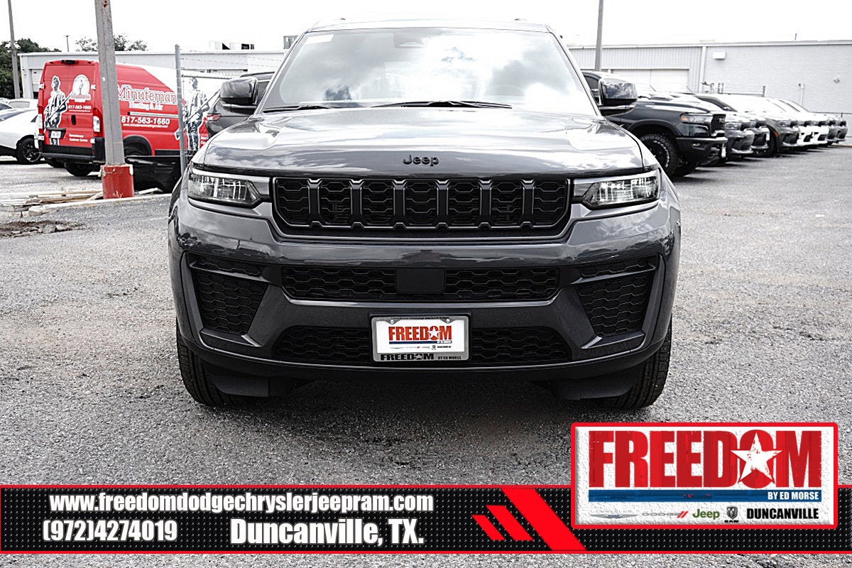 2026 Jeep Grand Cherokee Laredo Altitude