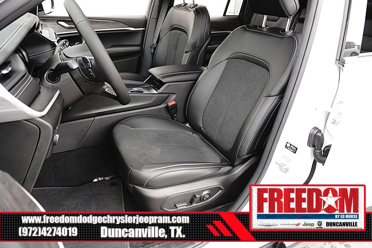 2026 Jeep Grand Cherokee Laredo Altitude