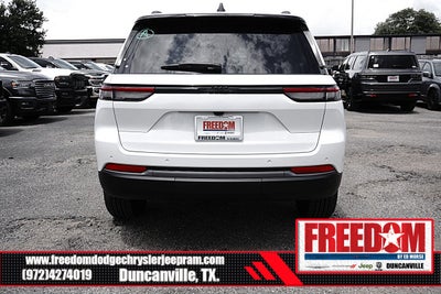 2026 Jeep Grand Cherokee Laredo Altitude