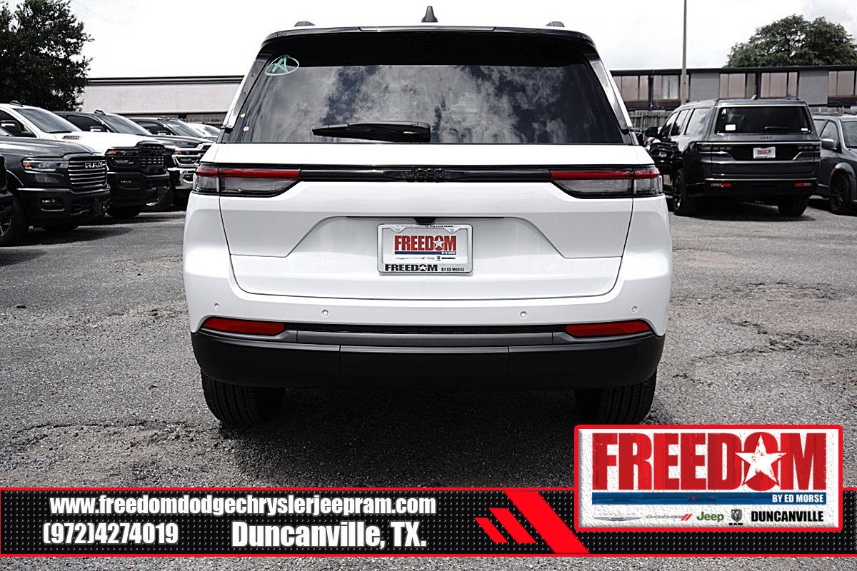 2026 Jeep Grand Cherokee Laredo Altitude
