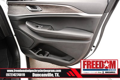 2026 Jeep Grand Cherokee Laredo Altitude