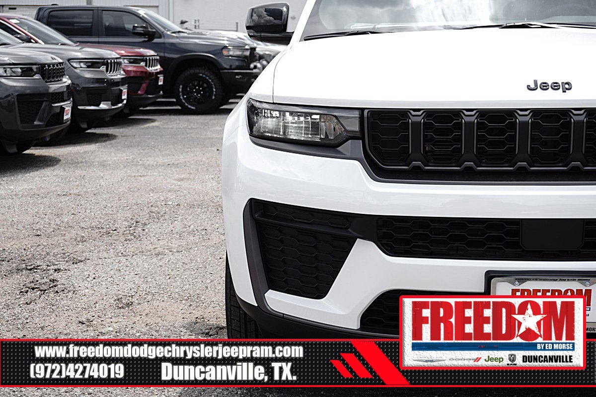 2026 Jeep Grand Cherokee Laredo Altitude