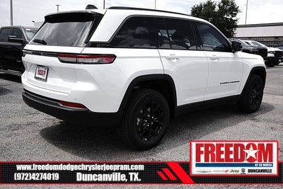 2026 Jeep Grand Cherokee Laredo Altitude