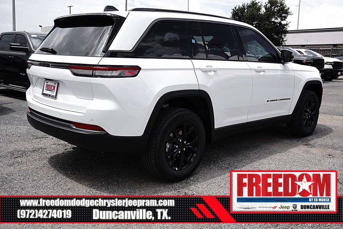 2026 Jeep Grand Cherokee Laredo Altitude