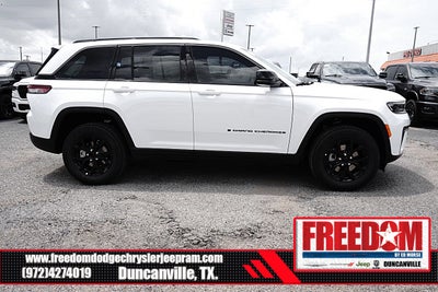 2026 Jeep Grand Cherokee Laredo Altitude