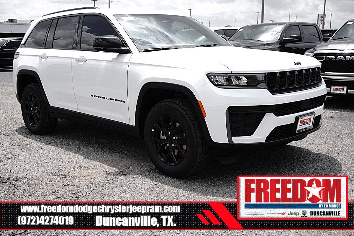 2026 Jeep Grand Cherokee Laredo Altitude