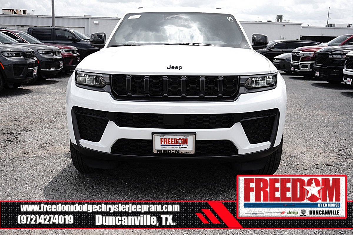 2026 Jeep Grand Cherokee Laredo Altitude
