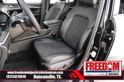 2027 Jeep Grand Cherokee Laredo Altitude