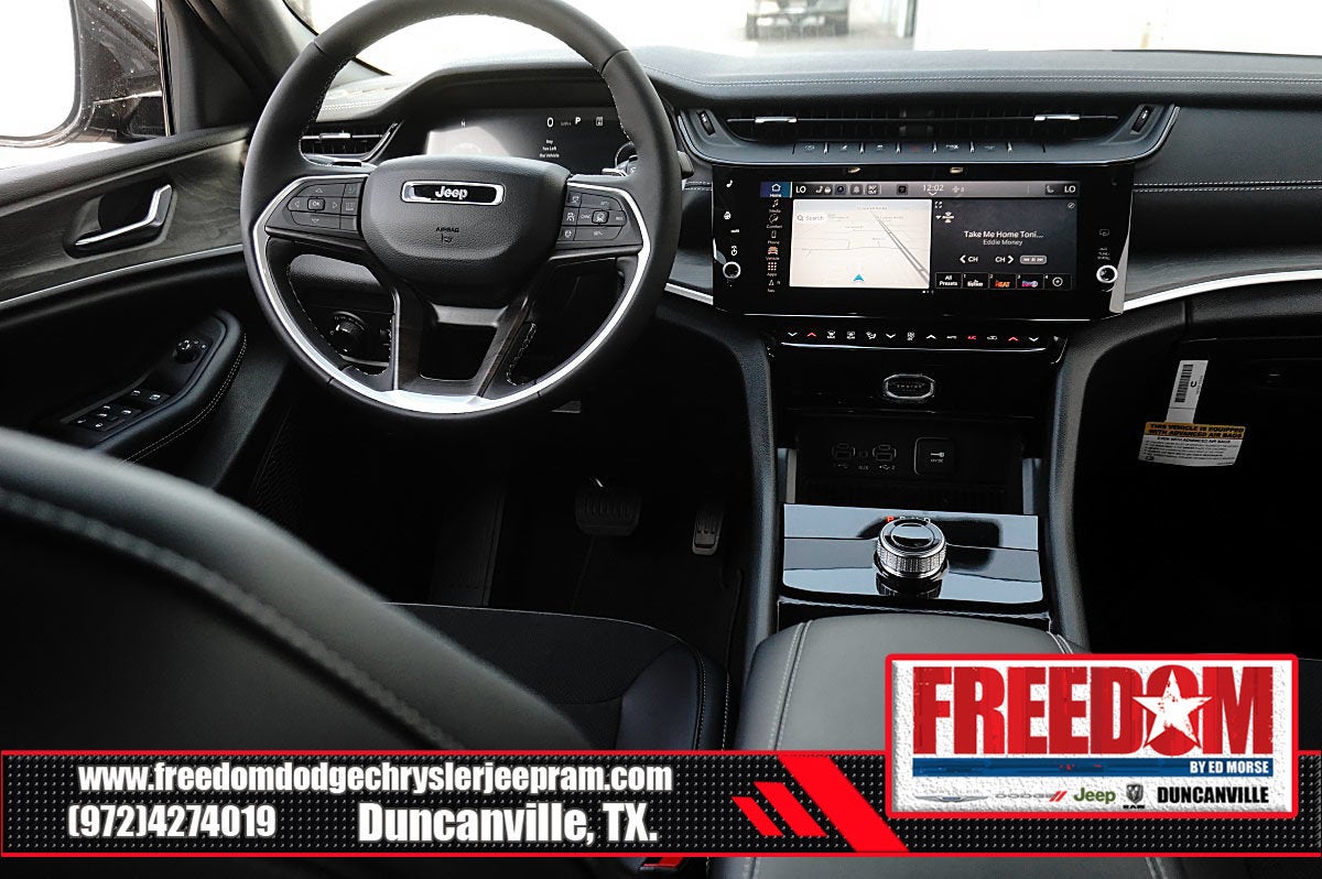 2027 Jeep Grand Cherokee Laredo Altitude
