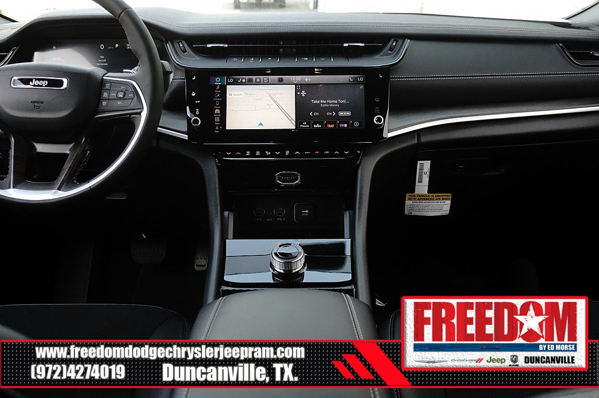 2027 Jeep Grand Cherokee Laredo Altitude