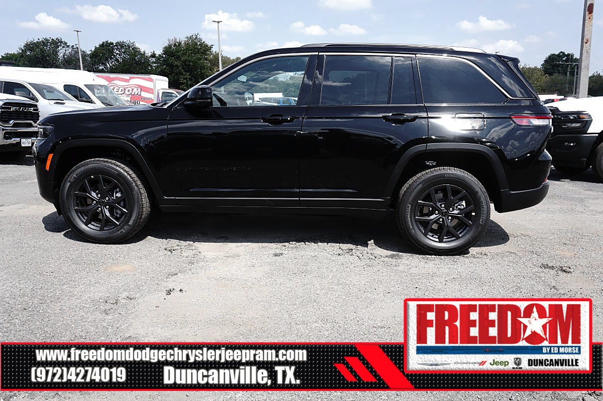 2027 Jeep Grand Cherokee Laredo Altitude