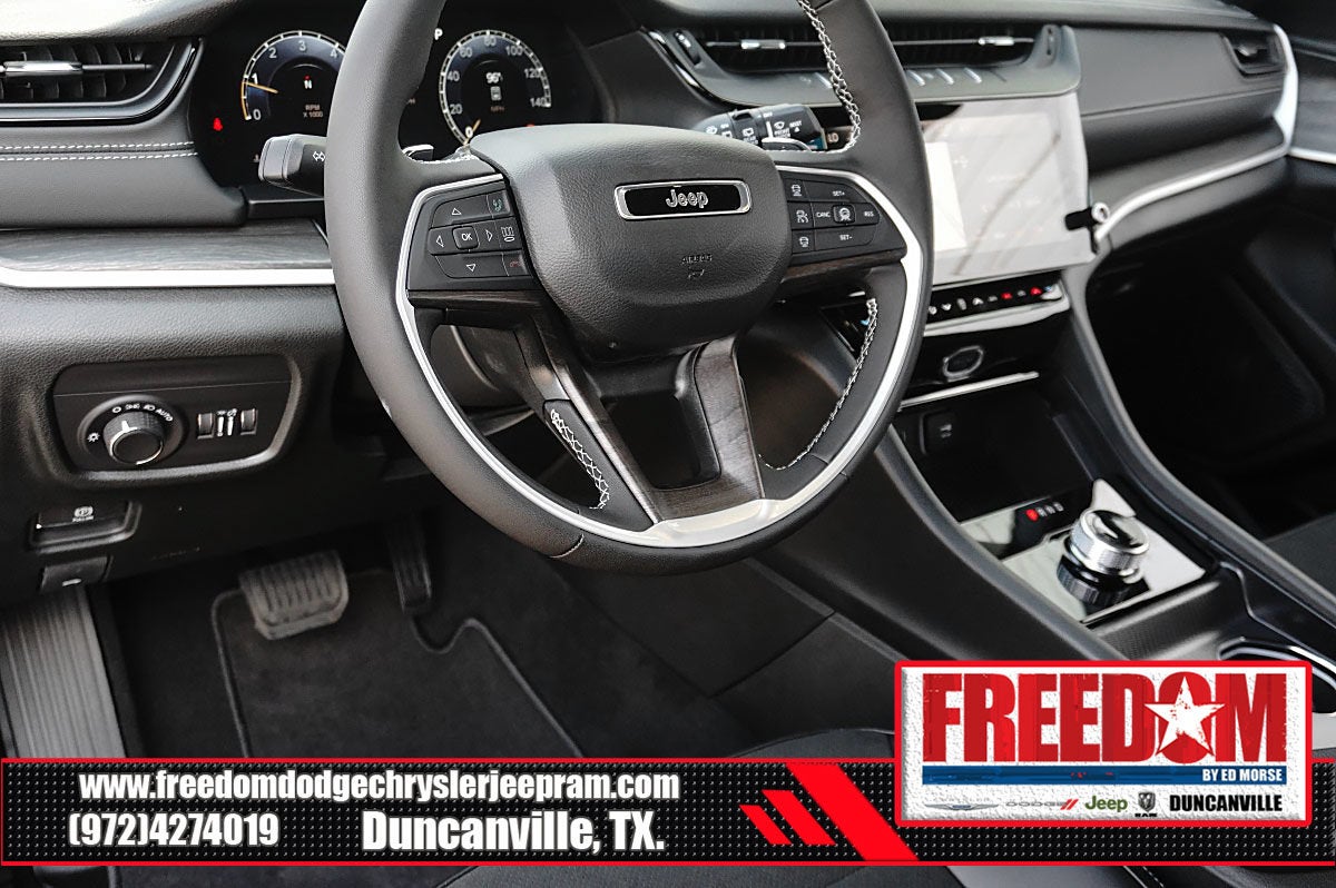 2027 Jeep Grand Cherokee Laredo Altitude