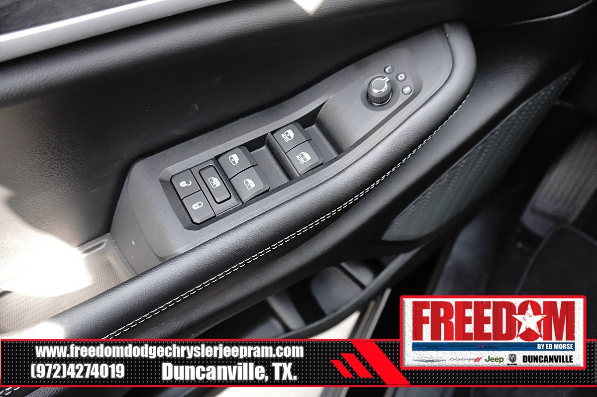 2027 Jeep Grand Cherokee Laredo Altitude