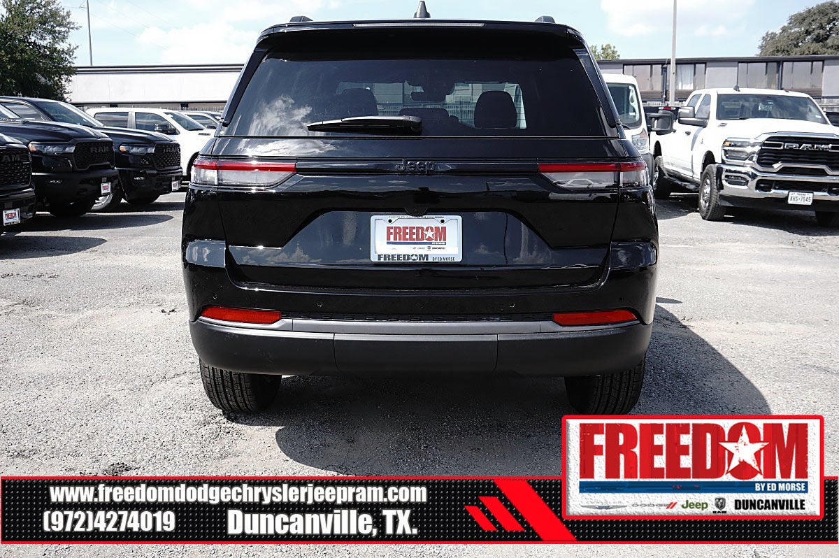 2027 Jeep Grand Cherokee Laredo Altitude