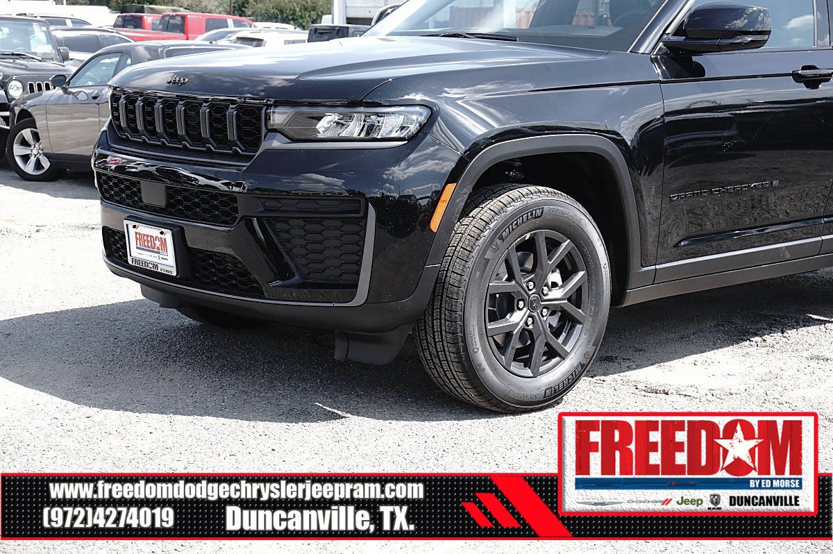 2027 Jeep Grand Cherokee Laredo Altitude